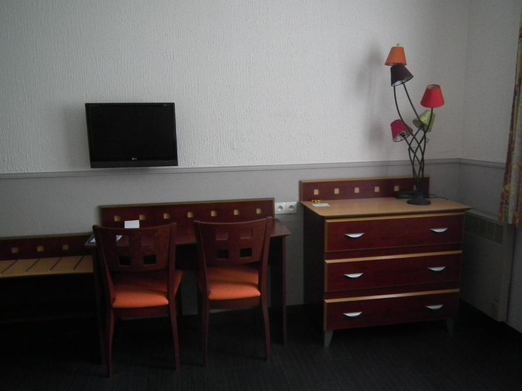 Logis Cosy - Hotel Le Moulin Neuf - 찬토네이 객실 사진